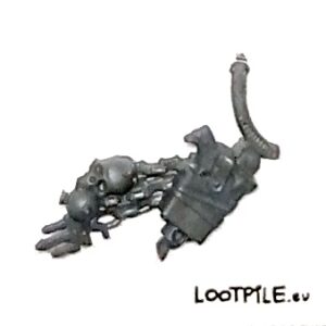 Bolt Pistol w Kaburze z Czaszkami i Łańcuchami