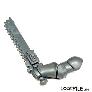 Chainsword Intercessora w Prawej Ręce D