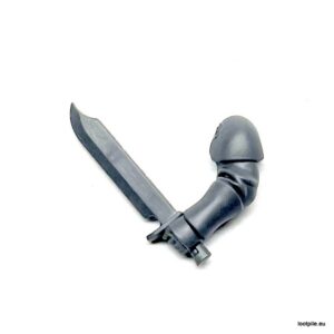 Nóż Scouta w Lewej Ręce B