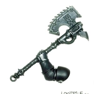 Chainaxe Berzerkera Khorna, Lewa Ręka B