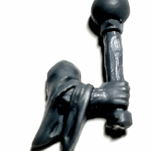 Ręka muzyka z pałką od bębnów